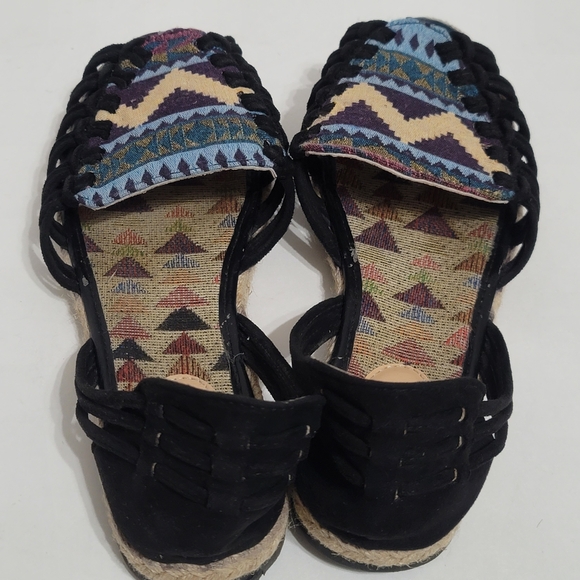 Muk Luks Black and Multicolor Sandals - Picture 8 of 9